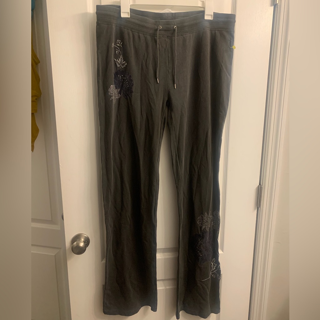 L’agence Vertigo Black Embroidered Rhinestone Flare Leg Loungewear Set Pants M